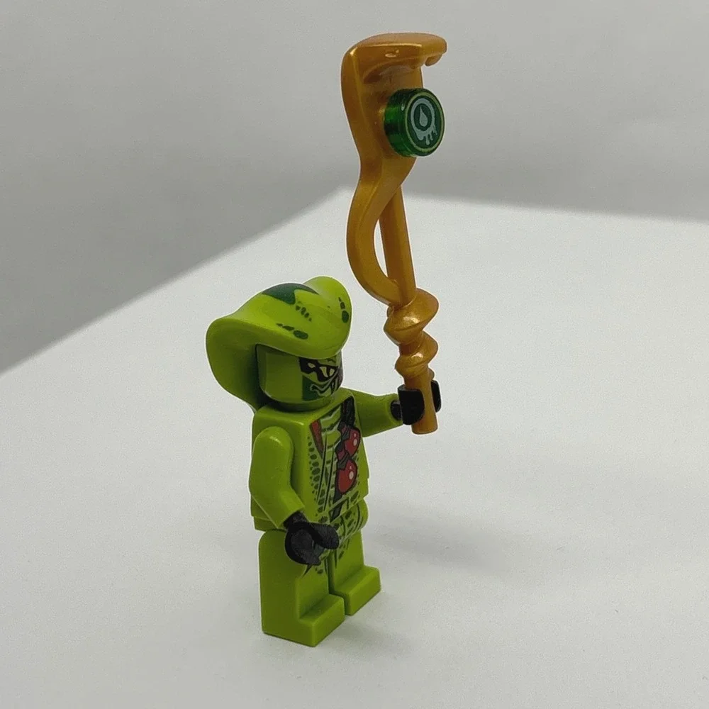 LEGO Lasha Minifigure Ninjago Rise of the Snakes 9447 9450 9562 njo050 Staff